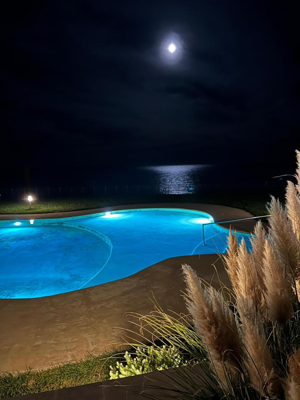 Appartamento Romantico Con Piscina 체르보 외부 사진